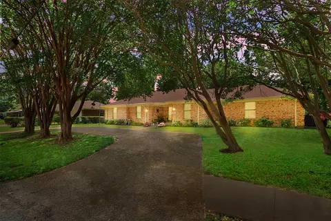 1300 S Jefferson St, Kaufman, TX 75142