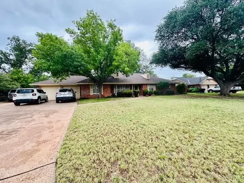 2018 River Oaks Cir, Abilene, TX 79605