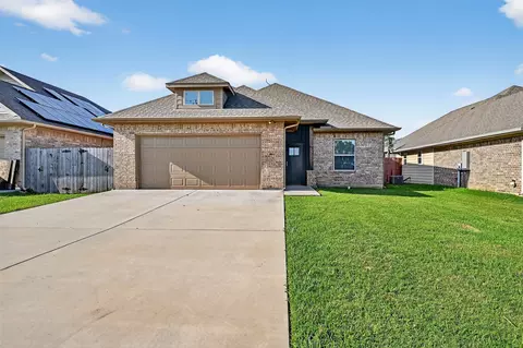 515 W Broad St, Pilot Point, TX 76258