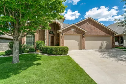 2112 Ravens Nest Dr, Fort Worth, TX 76177