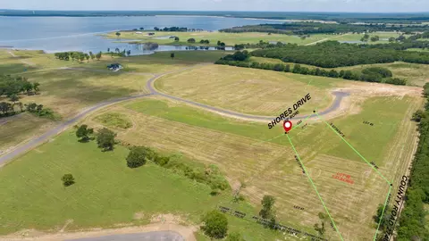 744 Shores Dr, Honey Grove, TX 75446