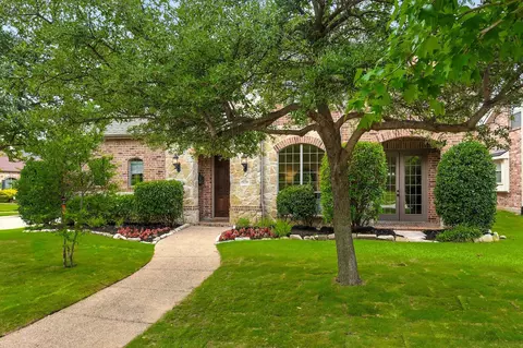 420 Red Castle Dr, Lewisville, TX 75056