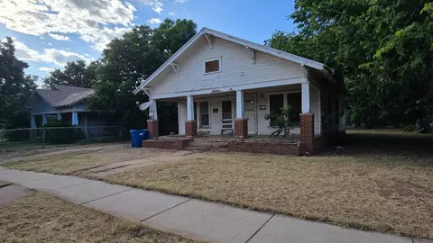 506 W Dale St, Winters, TX 79567