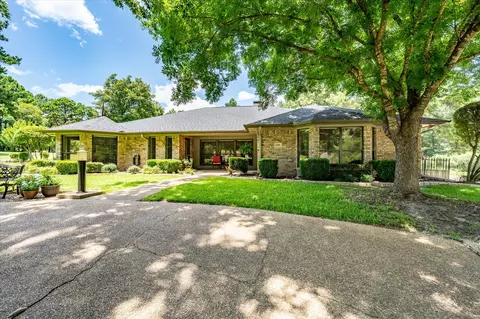 1165 Greenbriar Trl, Holly Lake Ranch, TX 75765