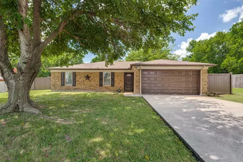 209 N Walnut Creek Dr, Azle, TX 76020