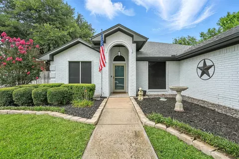 1411 Derby Dr, Kennedale, TX 76060