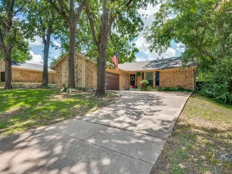 2206 Shady View Ct, Arlington, TX 76013