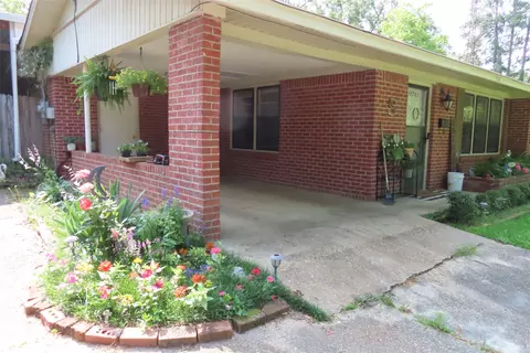 Exterior - 703 10th St NW, Springhill, LA 71075 photo 3 of 9