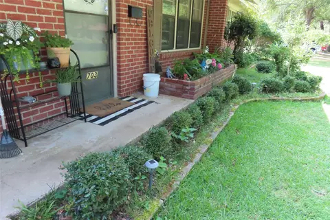 Exterior - 703 10th St NW, Springhill, LA 71075 photo 5 of 9