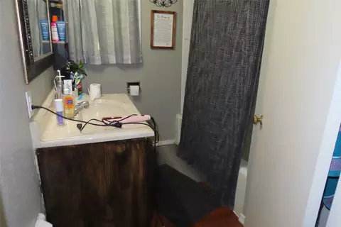 Bath - 703 10th St NW, Springhill, LA 71075 photo 1 of 1
