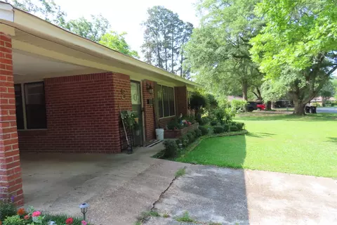 Exterior - 703 10th St NW, Springhill, LA 71075 photo 4 of 9