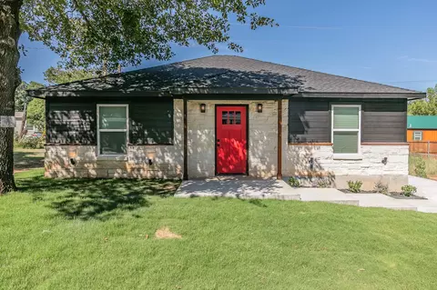 105 Red Oak St, Alvarado, TX 76009