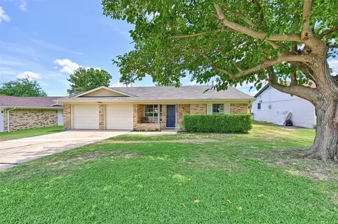 1031 Patricia Dr, Sherman, TX 75090