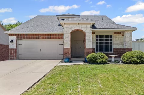 900 Penny Royal Ct, Arlington, TX 76002
