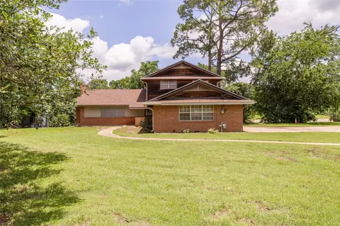 Exterior - 910 Briar Cliff Dr, Bryan, TX 77802 photo 2 of 4