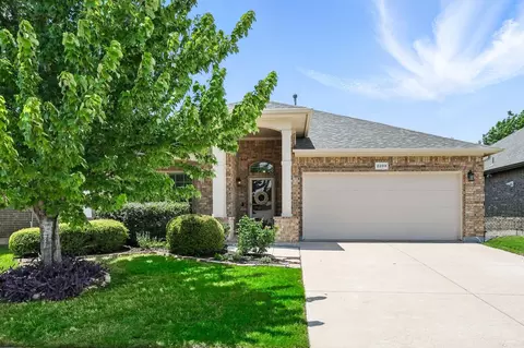 2209 Laurel Forest Dr, Fort Worth, TX 76177