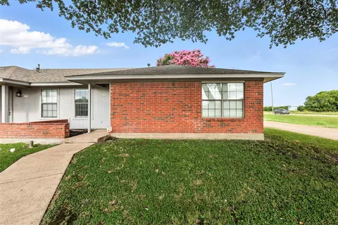1701 Creekview Dr, Glenn Heights, TX 75154