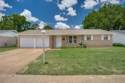 713 E Glendale St, Crowley, TX 76036