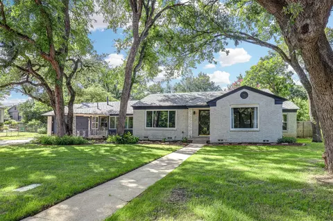 2107 Cardinal Ln, Fort Worth, TX 76111