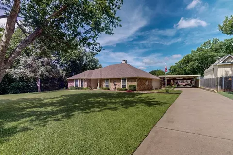 105 Crest Brook Dr, Red Oak, TX 75154