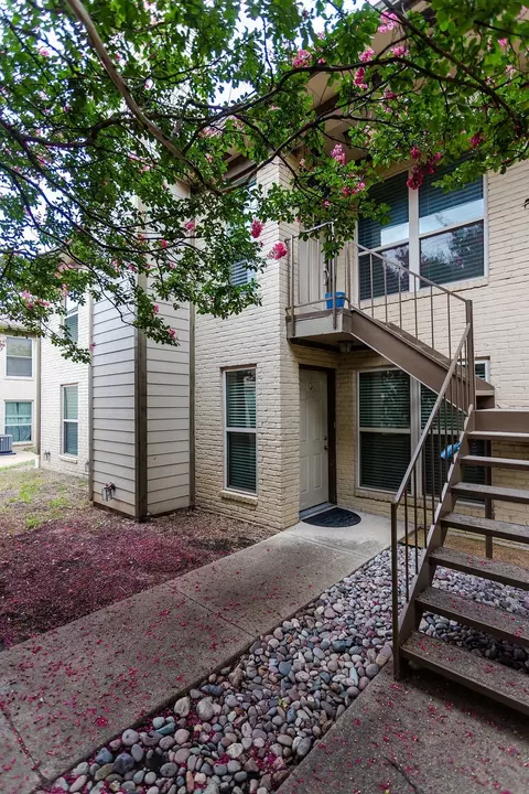 10650 Steppington Dr #120, Dallas, TX 75230