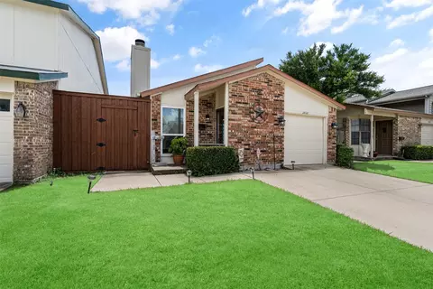 2808 Southern Cross Dr, Garland, TX 75044