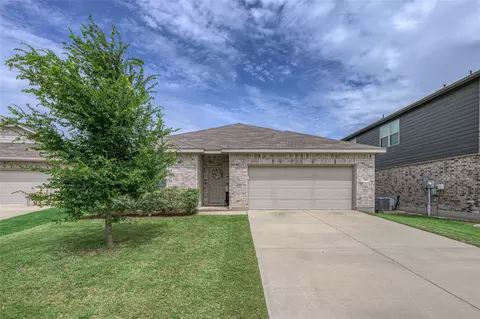 1061 Waverly Dr, Van Alstyne, TX 75495
