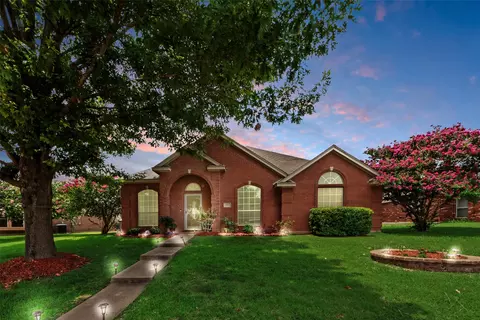 711 Fox Glen Rd, Lancaster, TX 75146