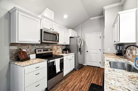 Kitchen - 5709 Foxfire Dr, Abilene, TX 79606 photo 2 of 3
