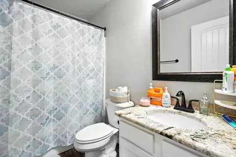 Bath - 5709 Foxfire Dr, Abilene, TX 79606 photo 2 of 2