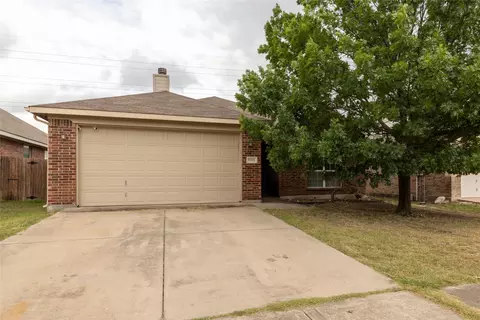 9808 Sparrow Hawk Ln, Fort Worth, TX 76108