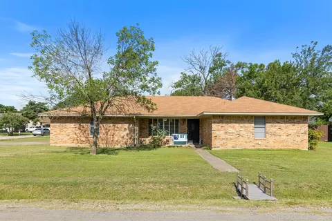 524 S Pedigo St, Pilot Point, TX 76258