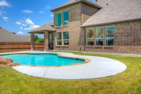 610 Lonesome Dove Dr, Midlothian, TX 76065