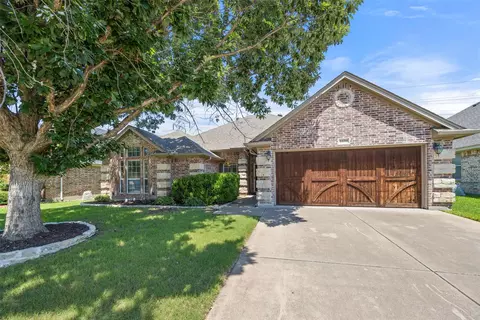 5520 Plata Ln, Benbrook, TX 76126