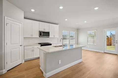 475 Yellowstar Ln, Lavon, TX 75166