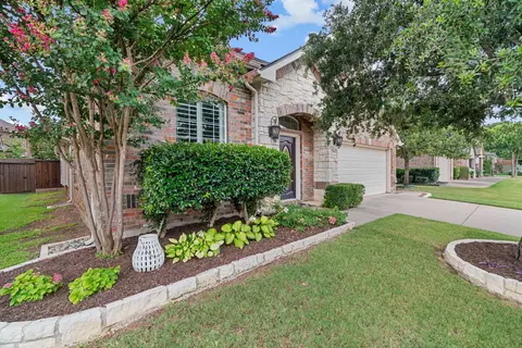 206 Fountainview Dr, Euless, TX 76039
