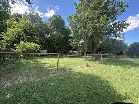 13017 County Road 102, Grandview, TX 76050