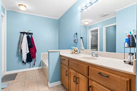 Bath - 3817 Leland Ave, Waco, TX 76708 photo 2 of 3