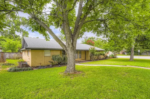 7400 Yolanda Dr, Fort Worth, TX 76112