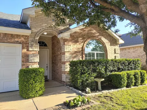 3908 Cedar Falls Dr, Fort Worth, TX 76244