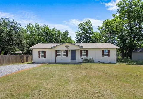 105 S 7th St, Celeste, TX 75423