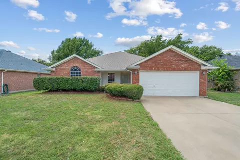 148 Blue Wood Dr, Saginaw, TX 76179