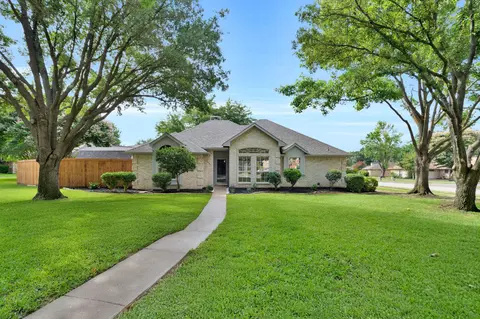 2233 Woodview Dr, Flower Mound, TX 75028