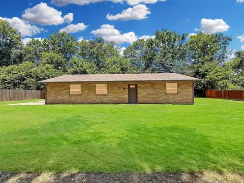 146 Tarpon Dr, Mabank, TX 75156
