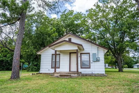 1707 N Weaver St, Gainesville, TX 76240