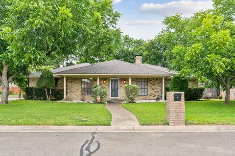 1100 Briarcliff Dr, Arlington, TX 76012