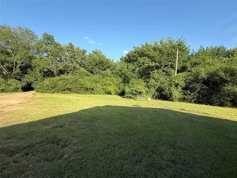 Exterior - 877 Farm Road 900 N, Saltillo, TX 75478 photo 7 of 11