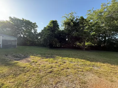 Exterior - 877 Farm Road 900 N, Saltillo, TX 75478 photo 9 of 11