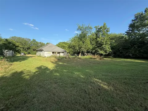 Exterior - 877 Farm Road 900 N, Saltillo, TX 75478 photo 2 of 11