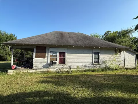 Exterior - 877 Farm Road 900 N, Saltillo, TX 75478 photo 4 of 11
